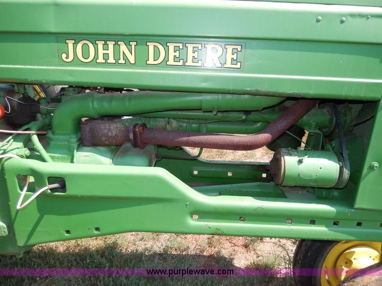 image for item H6865 1947 John Deere B tractor