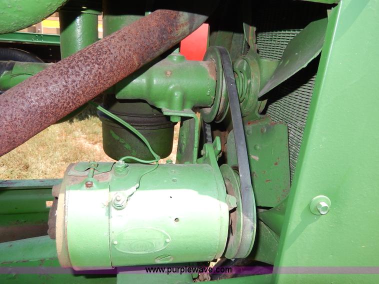 image for item H6865 1947 John Deere B tractor