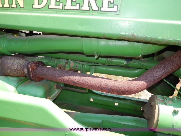 image for item H6865 1947 John Deere B tractor