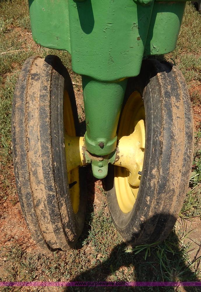 image for item H6865 1947 John Deere B tractor