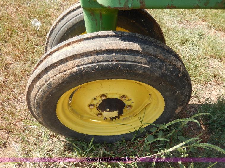 image for item H6865 1947 John Deere B tractor