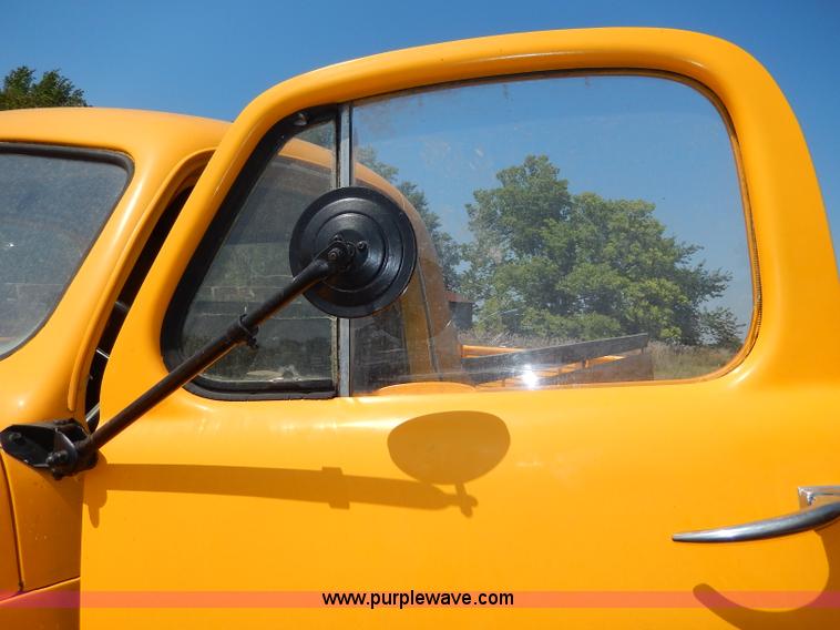 image for item H6870 1949 Studebaker 2R15-21 pickup truck