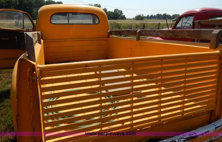 image for item H6870 1949 Studebaker 2R15-21 pickup truck