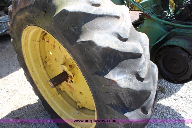 image for item H6924 1959 John Deere 730 tractor