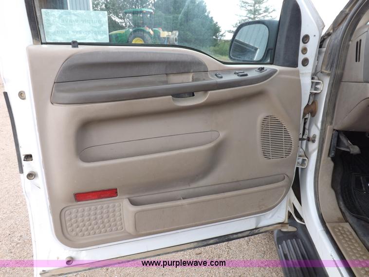 image for item I7552 2002 Ford F250 Super Duty flatbed truck