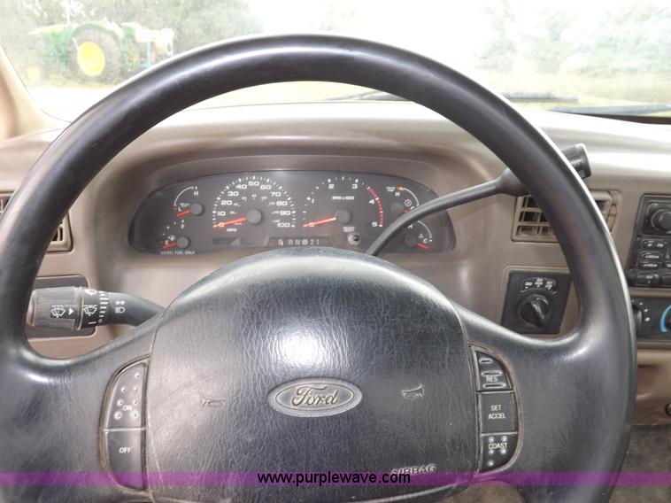 image for item I7552 2002 Ford F250 Super Duty flatbed truck