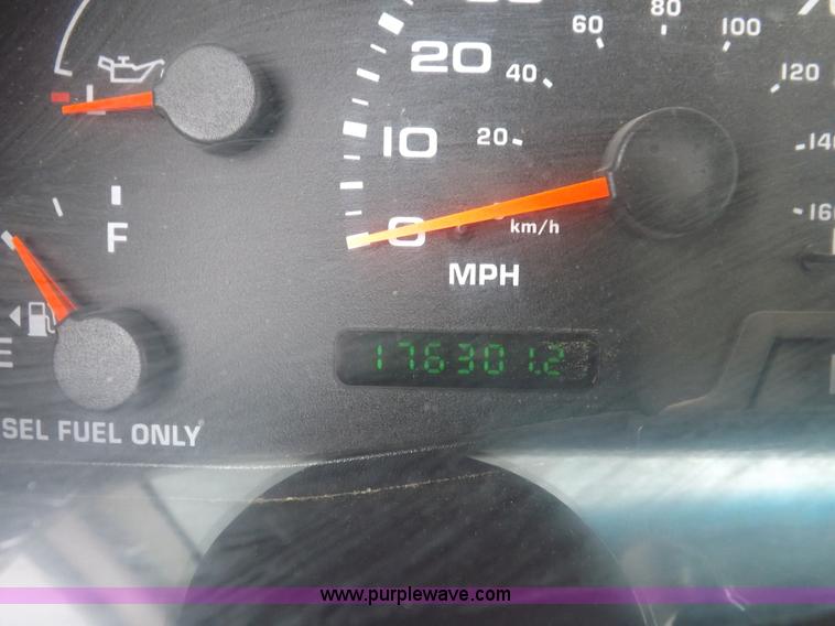 image for item I7552 2002 Ford F250 Super Duty flatbed truck