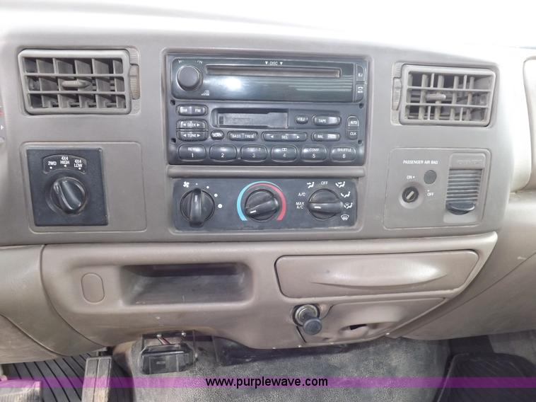 image for item I7552 2002 Ford F250 Super Duty flatbed truck