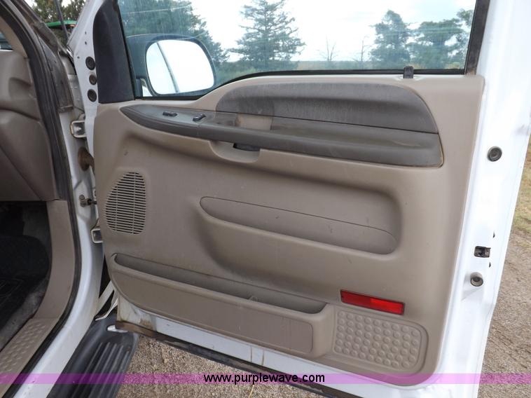 image for item I7552 2002 Ford F250 Super Duty flatbed truck