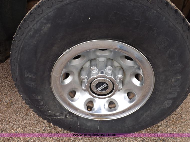 image for item I7552 2002 Ford F250 Super Duty flatbed truck