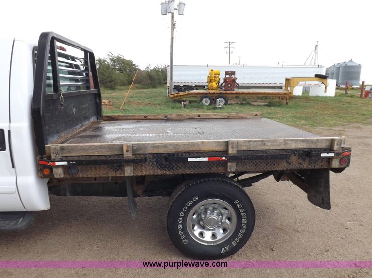 image for item I7552 2002 Ford F250 Super Duty flatbed truck