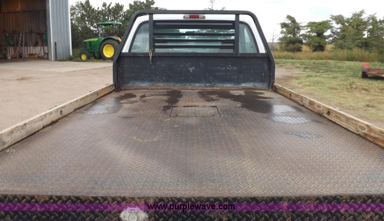 image for item I7552 2002 Ford F250 Super Duty flatbed truck