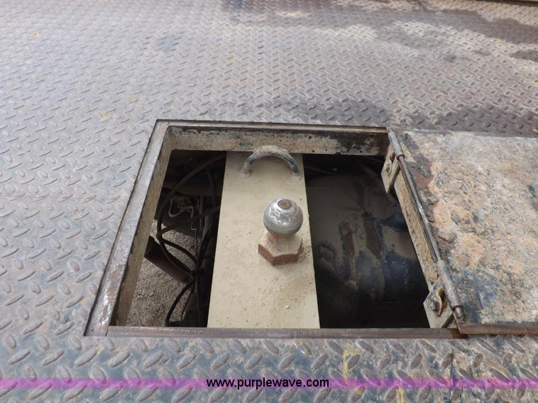 image for item I7552 2002 Ford F250 Super Duty flatbed truck