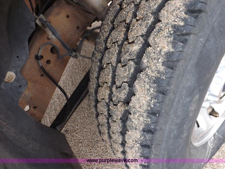 image for item I7552 2002 Ford F250 Super Duty flatbed truck