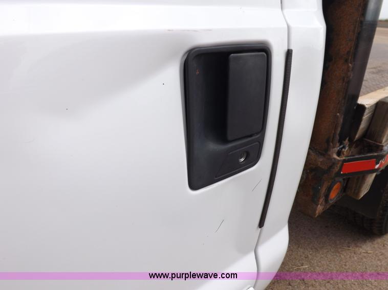 image for item I7552 2002 Ford F250 Super Duty flatbed truck