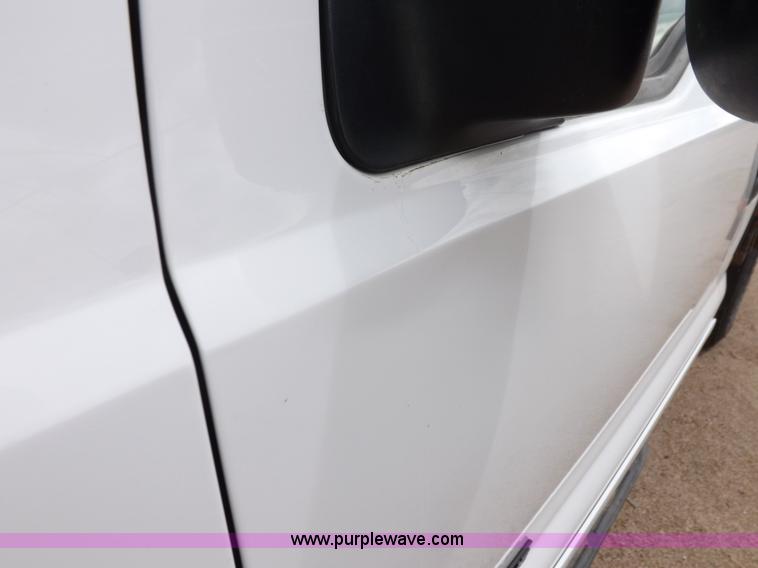 image for item I7552 2002 Ford F250 Super Duty flatbed truck