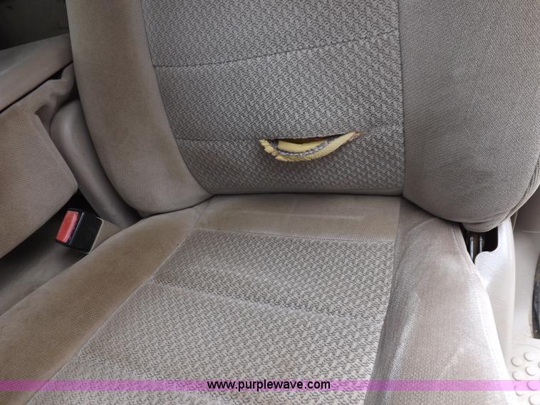 image for item I7552 2002 Ford F250 Super Duty flatbed truck