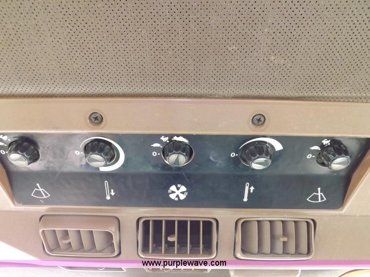 image for item I7556 1988 John Deere 4450 MFWD tractor