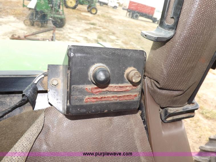 image for item I7556 1988 John Deere 4450 MFWD tractor