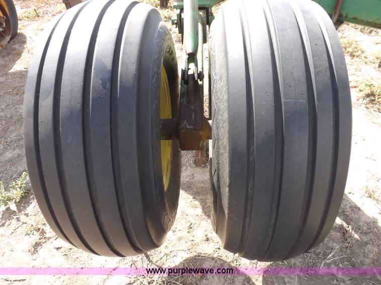 image for item I7564 John Deere E0400 Big Ox ripper