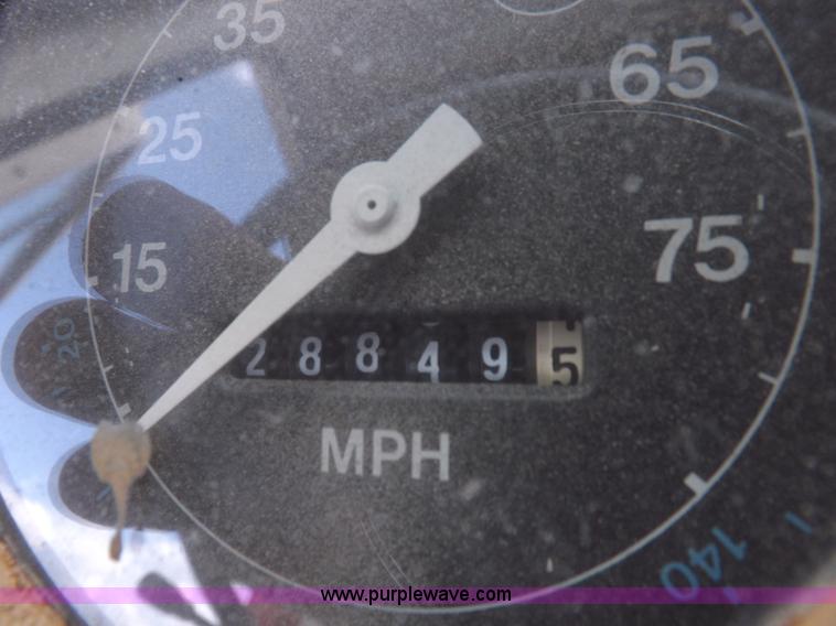 image for item I7578 1981 Ford 700 dump truck