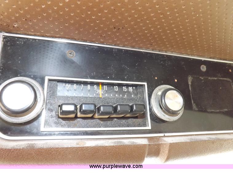 image for item I7578 1981 Ford 700 dump truck