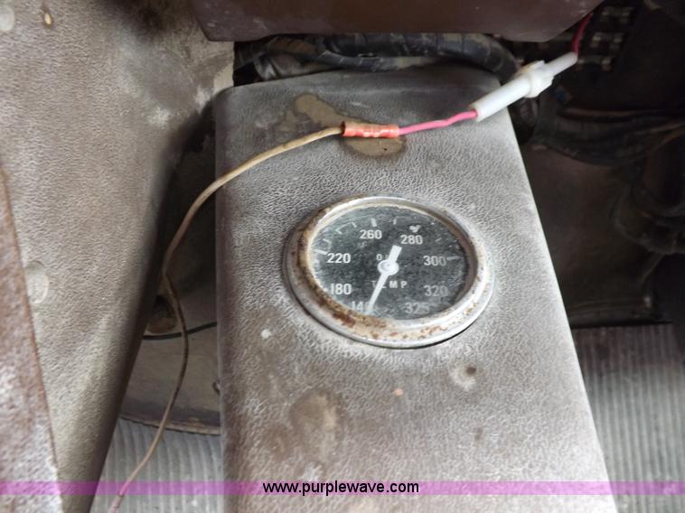 image for item I7578 1981 Ford 700 dump truck