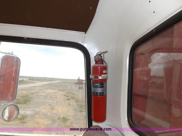 image for item I7578 1981 Ford 700 dump truck