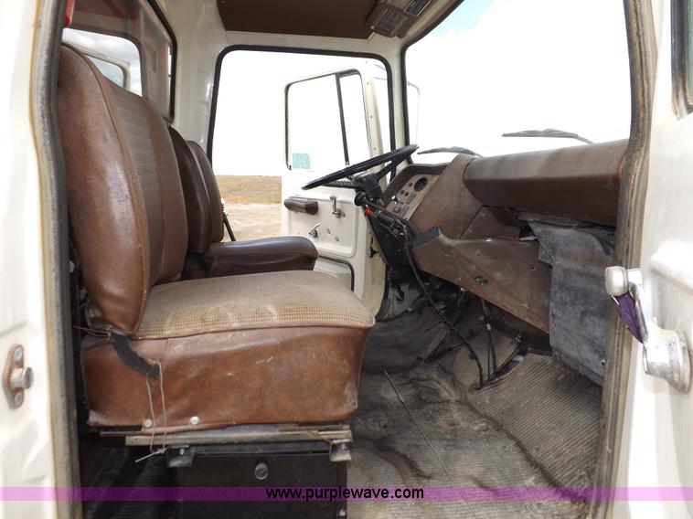 image for item I7578 1981 Ford 700 dump truck