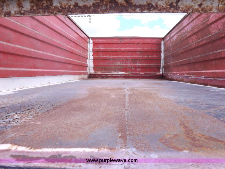 image for item I7578 1981 Ford 700 dump truck