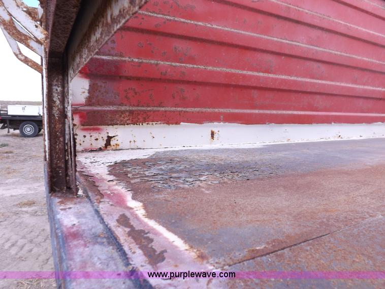 image for item I7578 1981 Ford 700 dump truck