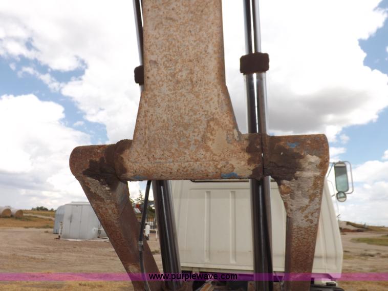 image for item I7578 1981 Ford 700 dump truck