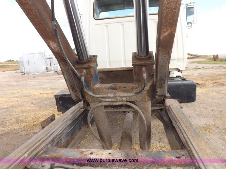 image for item I7578 1981 Ford 700 dump truck