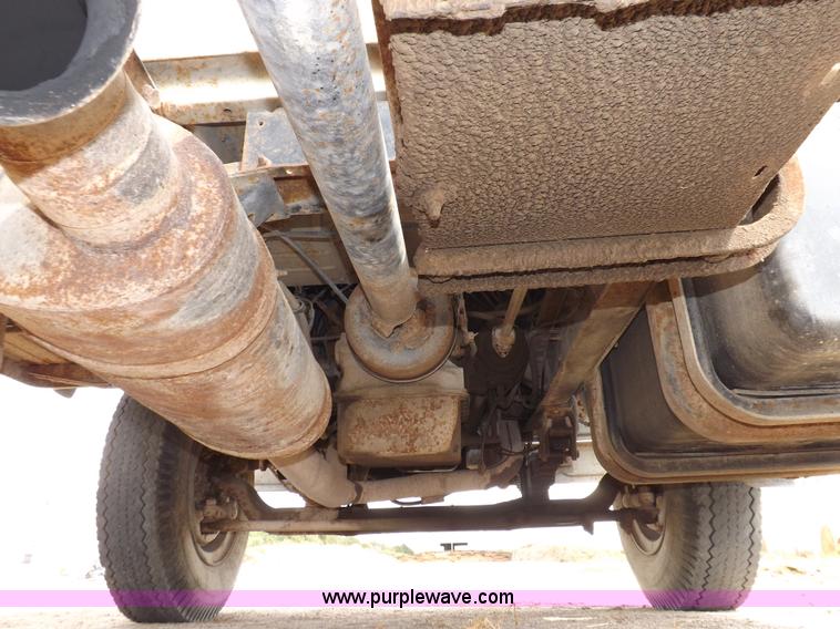 image for item I7578 1981 Ford 700 dump truck