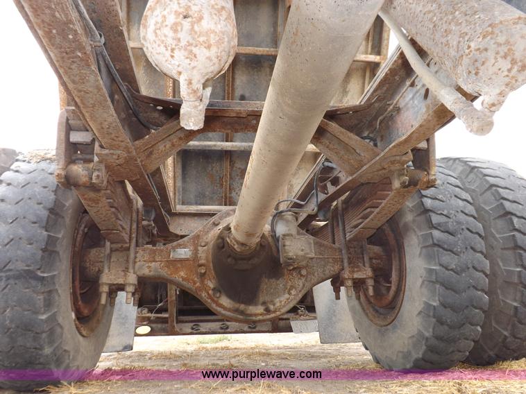 image for item I7578 1981 Ford 700 dump truck