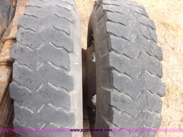 image for item I7578 1981 Ford 700 dump truck