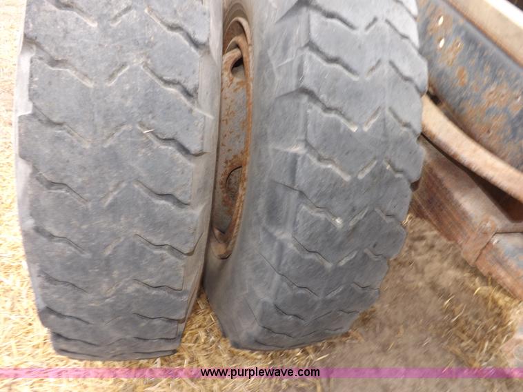 image for item I7578 1981 Ford 700 dump truck