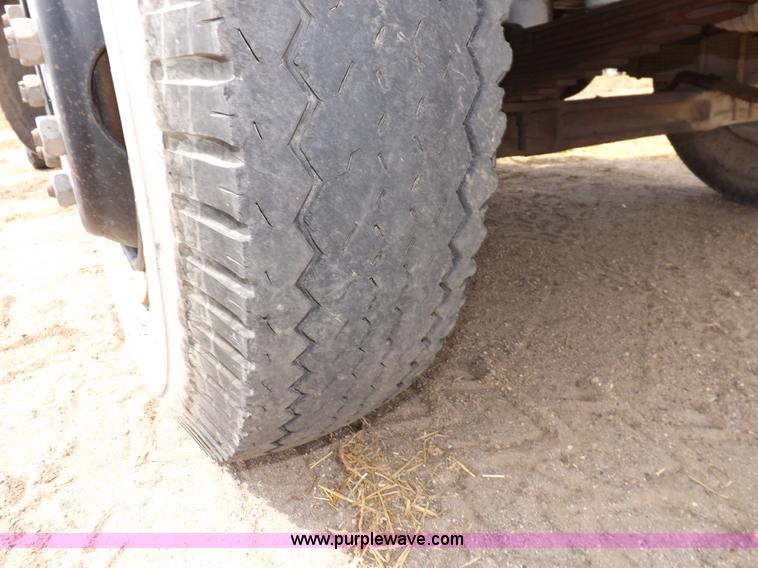 image for item I7578 1981 Ford 700 dump truck