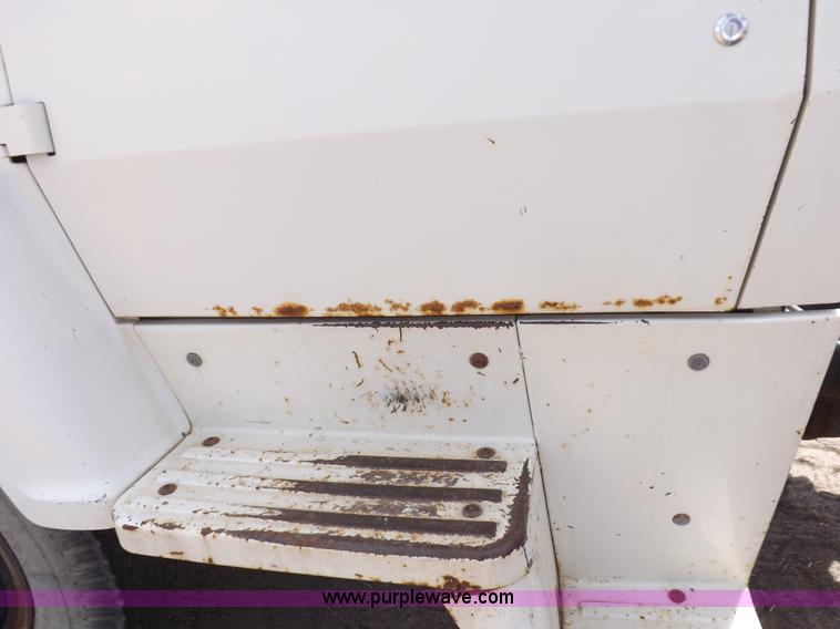 image for item I7578 1981 Ford 700 dump truck