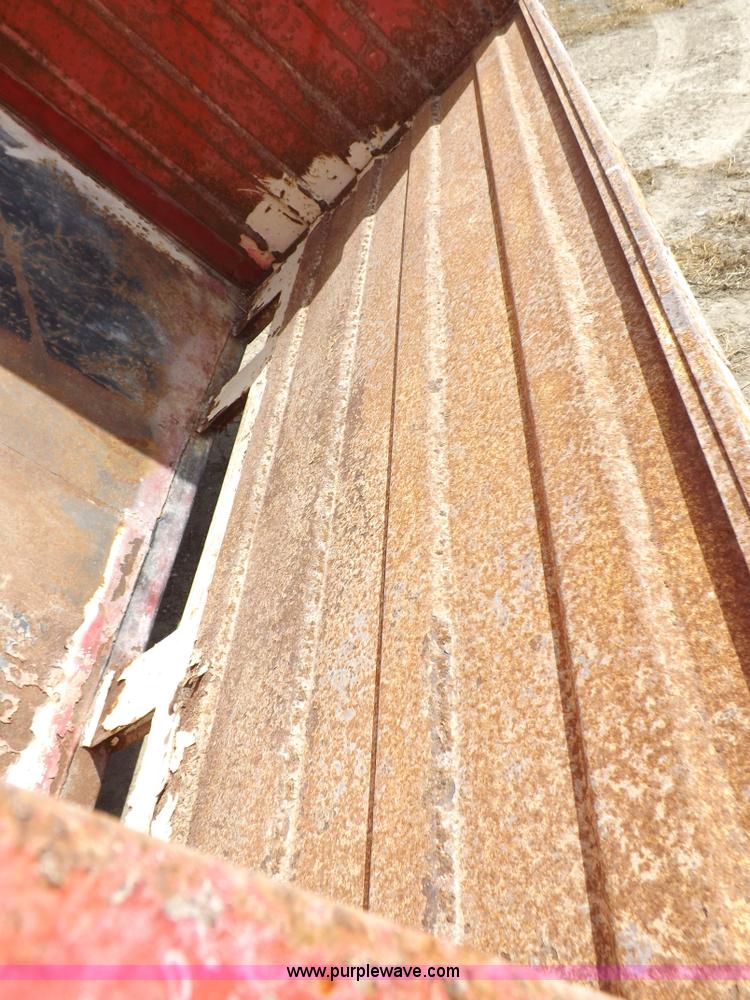 image for item I7578 1981 Ford 700 dump truck