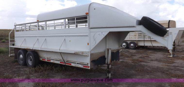 image for item I7581 2003 Reyes gooseneck livestock trailer