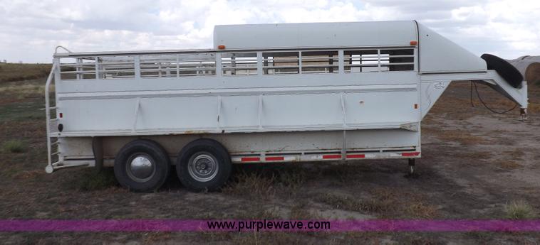 image for item I7581 2003 Reyes gooseneck livestock trailer