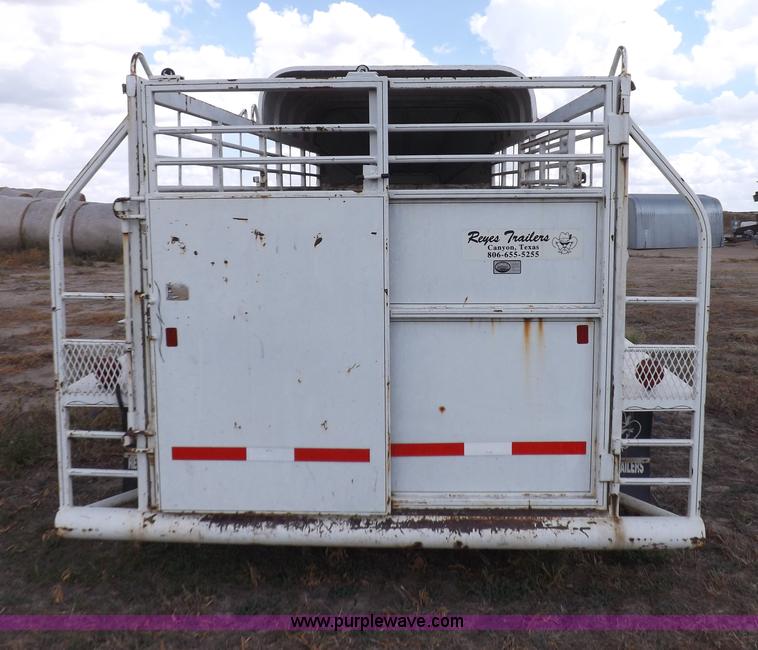 image for item I7581 2003 Reyes gooseneck livestock trailer