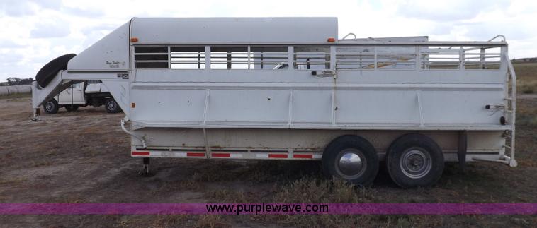 image for item I7581 2003 Reyes gooseneck livestock trailer