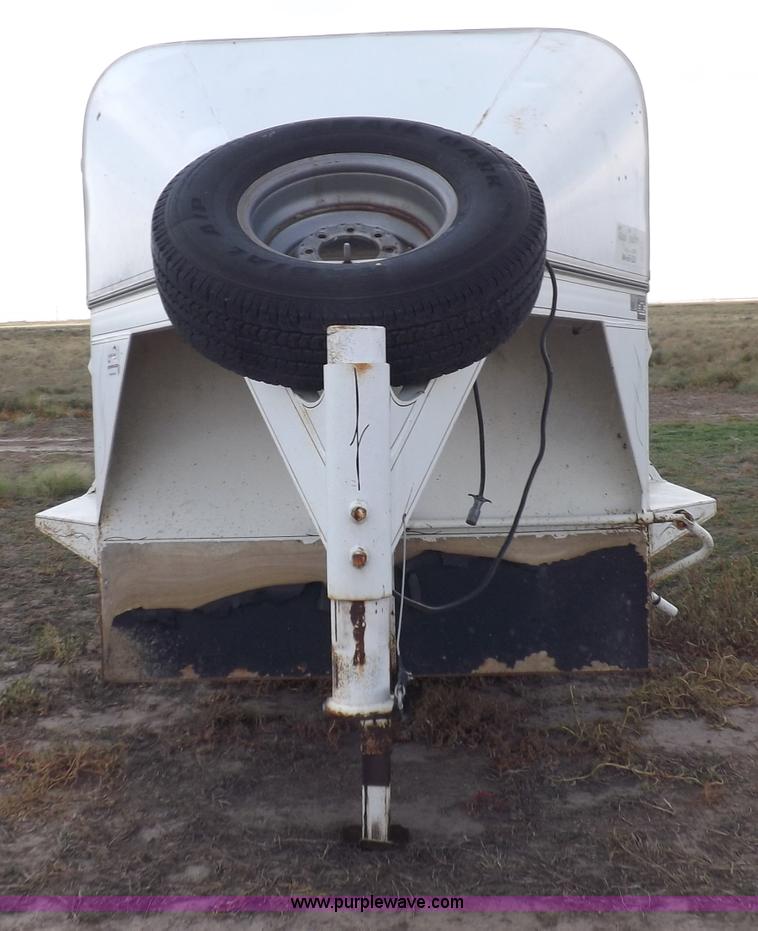 image for item I7581 2003 Reyes gooseneck livestock trailer