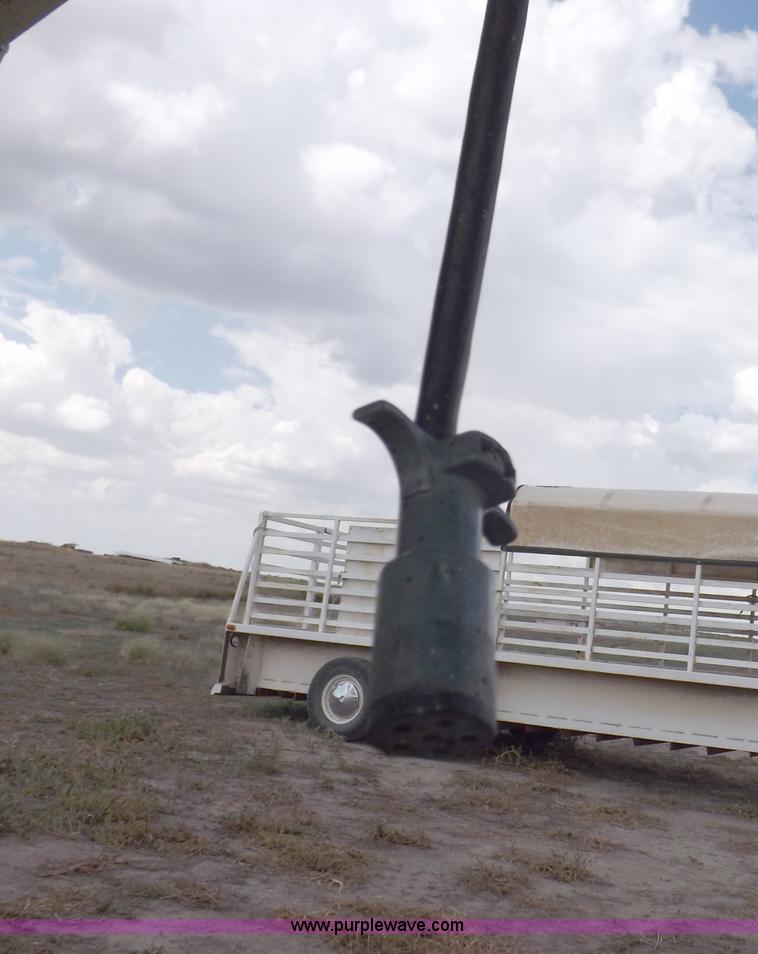 image for item I7581 2003 Reyes gooseneck livestock trailer