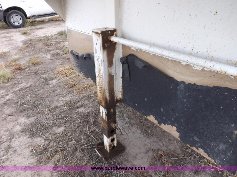 image for item I7581 2003 Reyes gooseneck livestock trailer