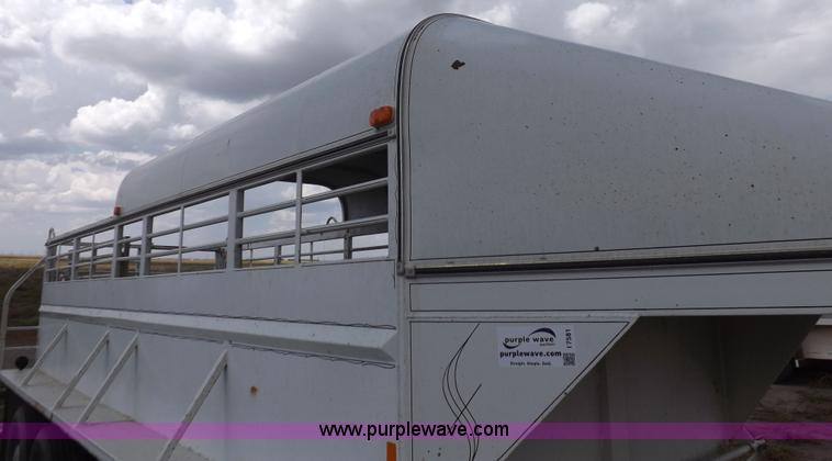 image for item I7581 2003 Reyes gooseneck livestock trailer