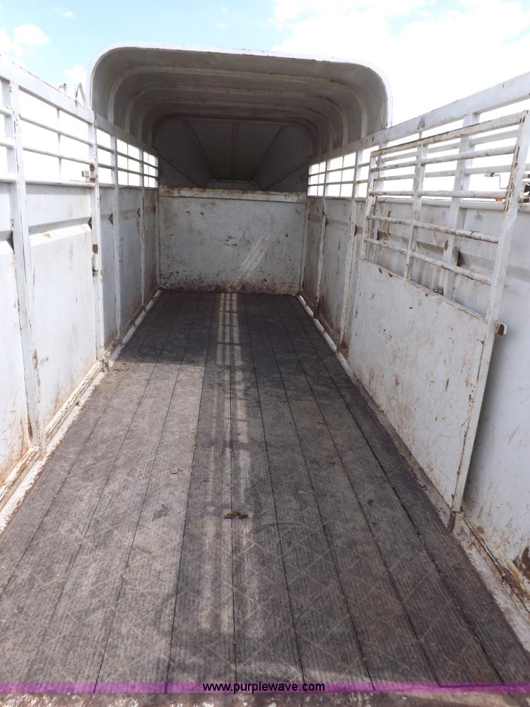 image for item I7581 2003 Reyes gooseneck livestock trailer