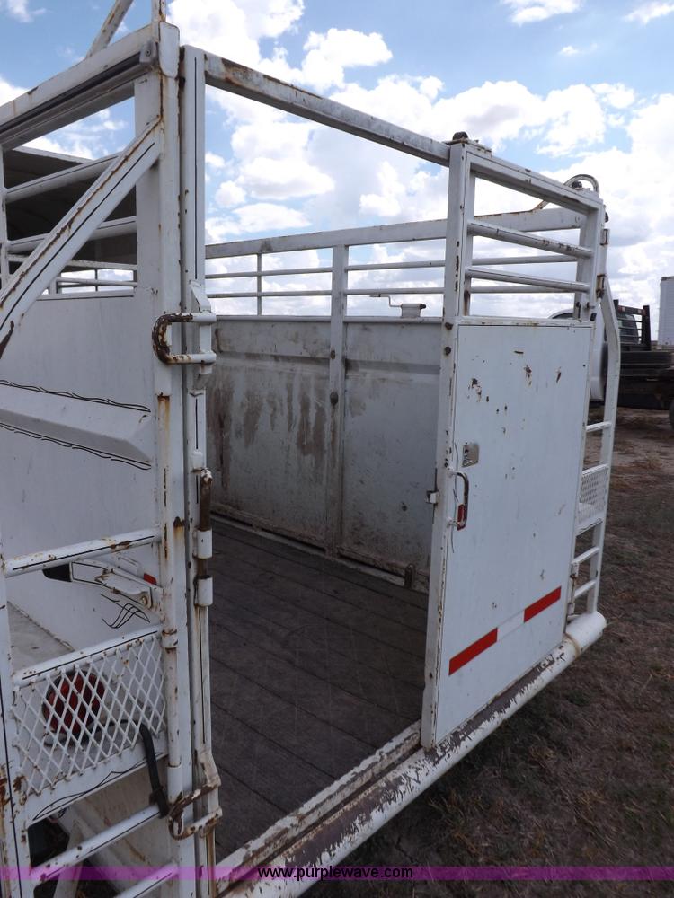 image for item I7581 2003 Reyes gooseneck livestock trailer